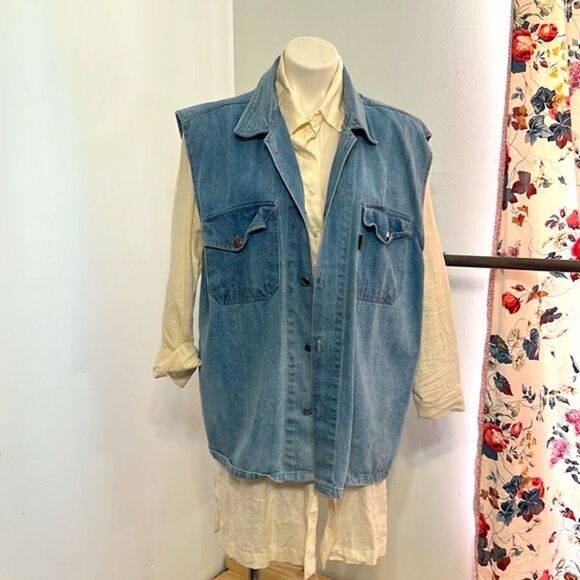 Oversized denim vests - Picture 2 of 10